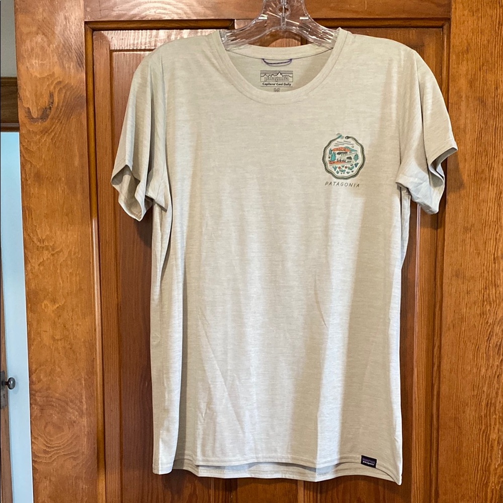 Patagonia Cream Casual Short Sleeve Tee